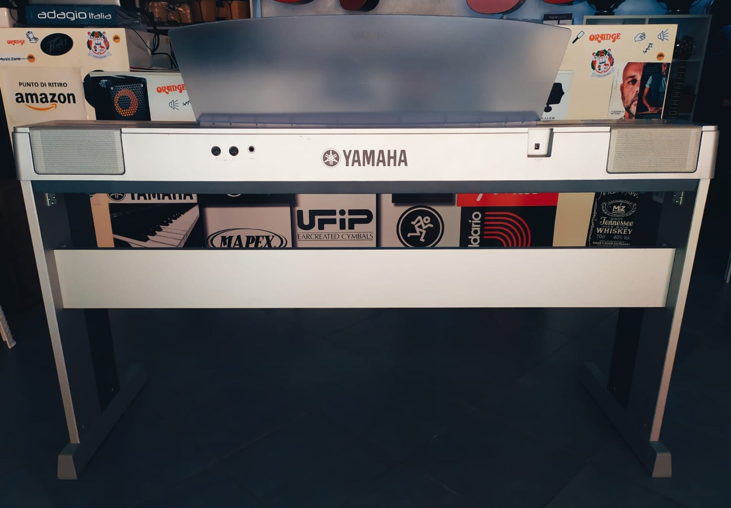 YAMAHA P-70 Silver con supporto - USATO
