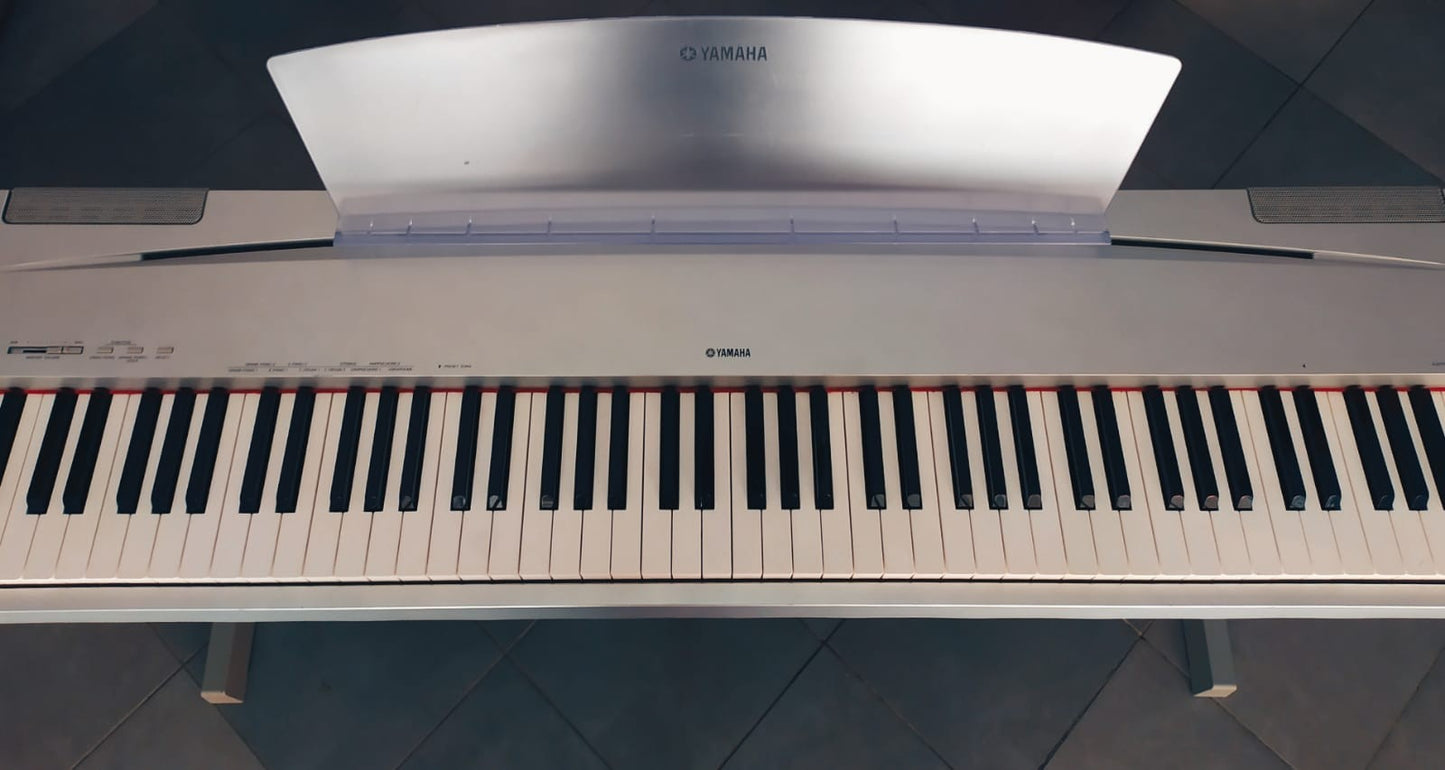 YAMAHA P-70 Silver con supporto - USATO