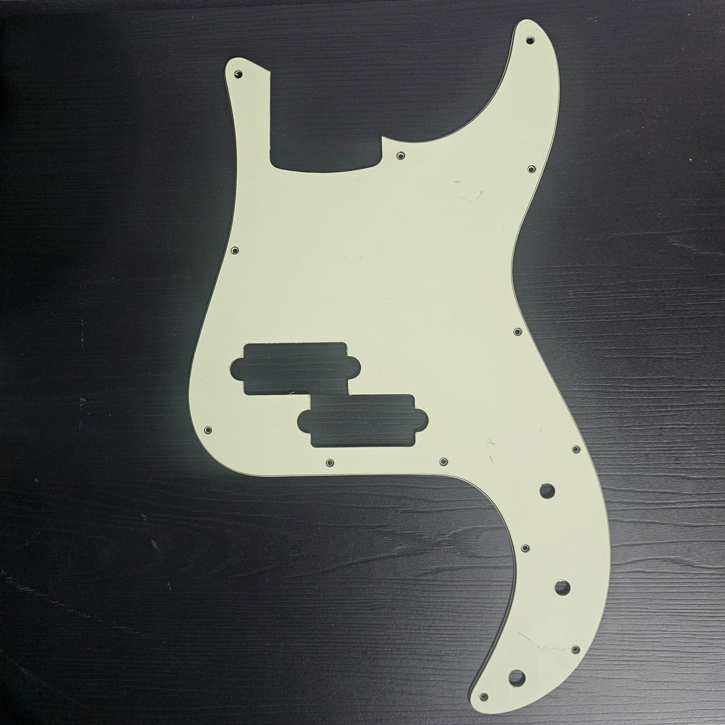 BATTIPENNA PER BASSO ELETTRICO TIPO PRECISION BASS 3 STRATI BIANCO