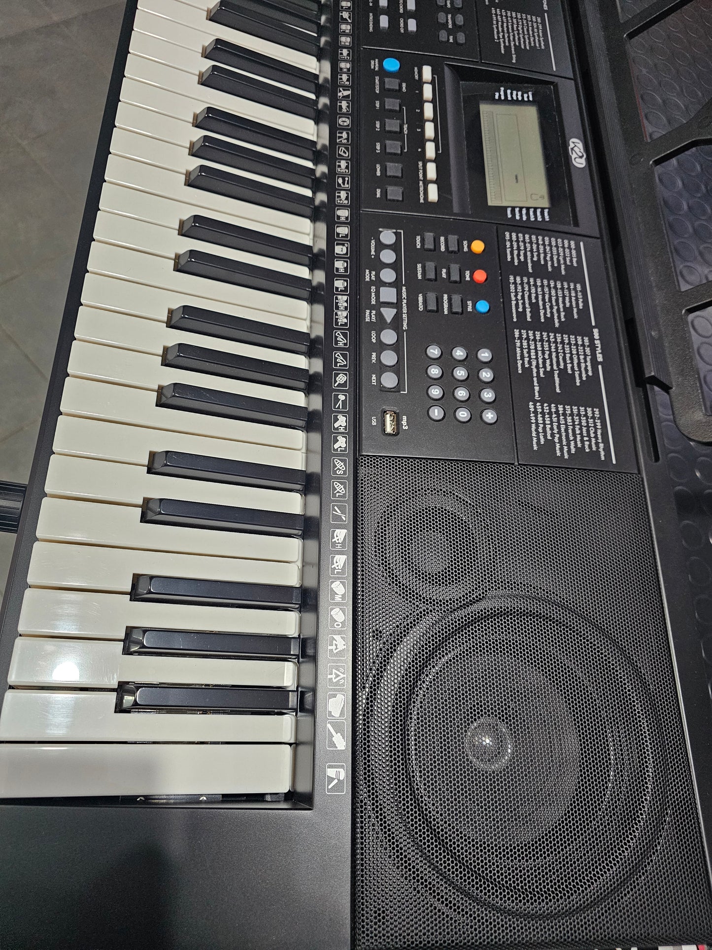 Tastiera Arranger a 61 tasti con supporto incluso occasione USATO