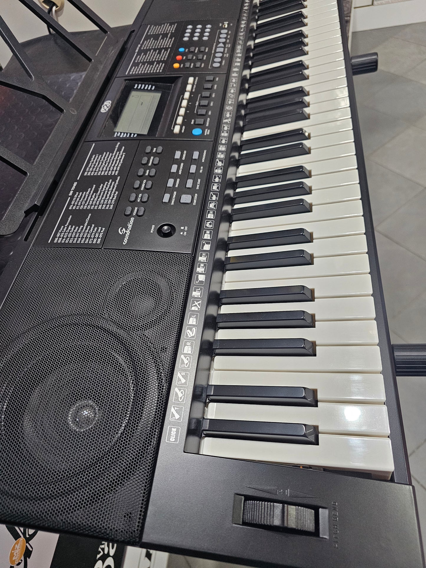 Tastiera Arranger a 61 tasti con supporto incluso occasione USATO