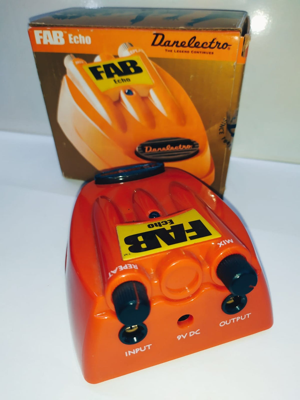 GUITAR AND BASS EFFECT PEDAL - DANELECTRO D4 FAB ECHO - USED