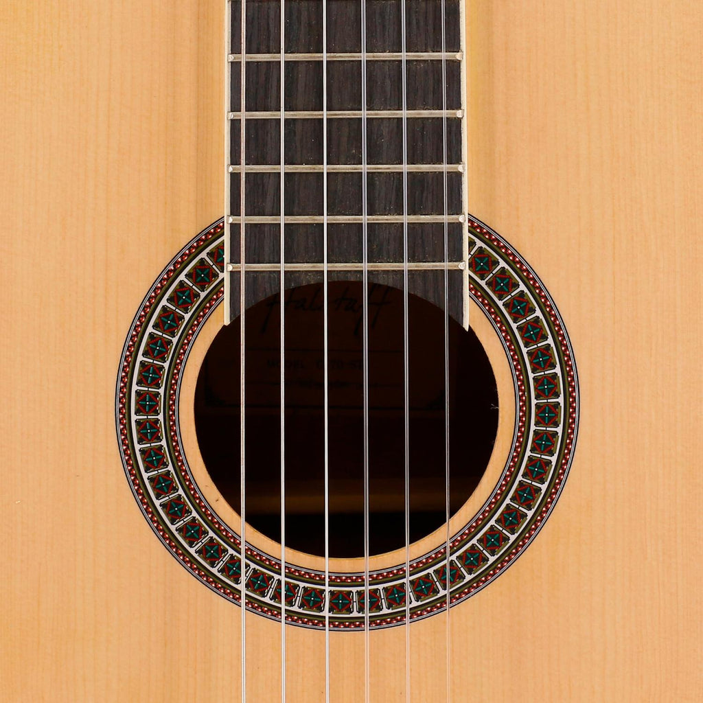 Classical Guitar C40 ffalstaf 4/4 Solid Spruce Top, Sapele back and sides, Rosewood fretboard and bridge, White ABS binding (Glossy finish)