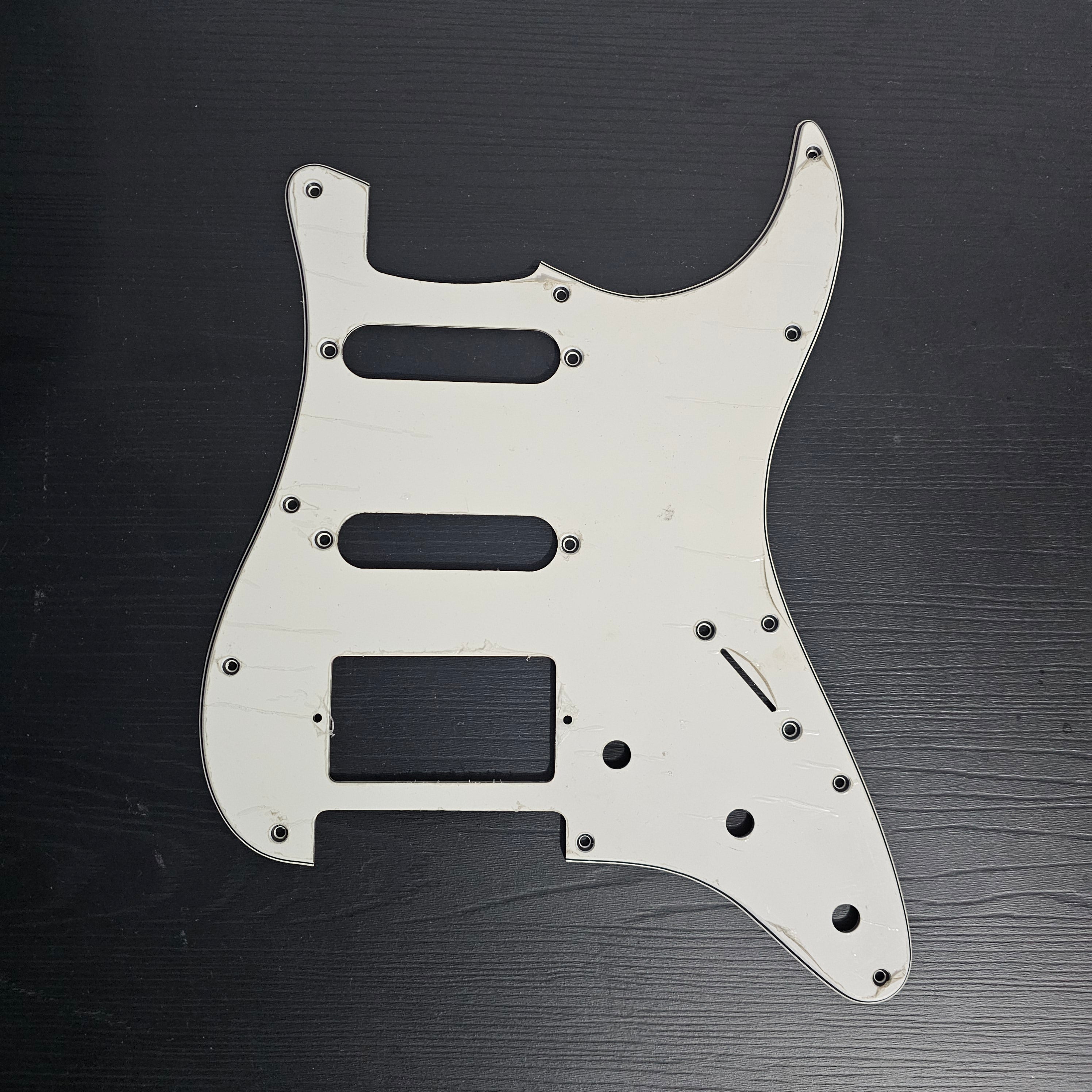 STRATOCASTER GUITAR PICKGUARD 3 PLY HUMBUCKER - WHITE