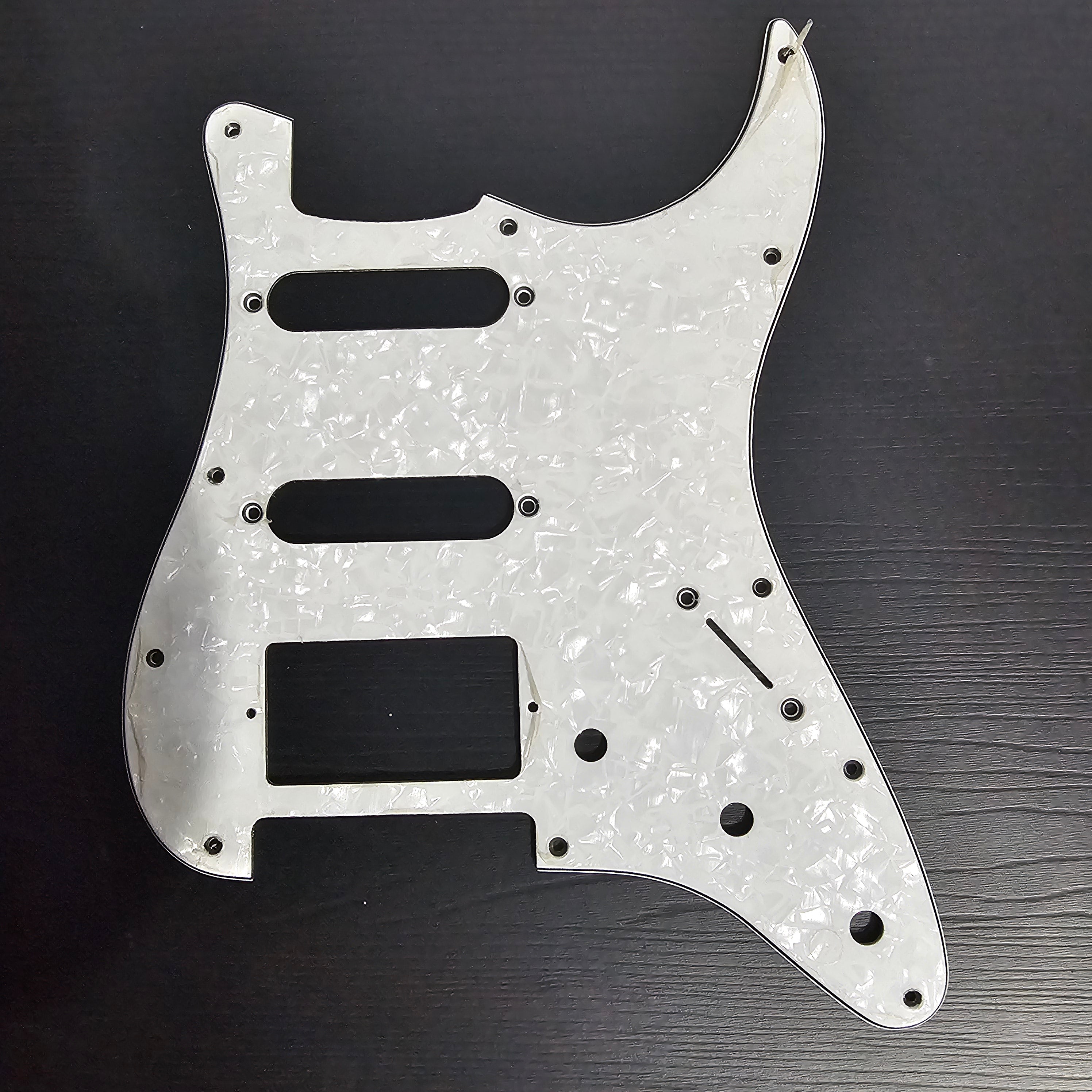 STRATOCASTER GUITAR PICKGUARD 3 PLY HUMBUCKER - PEARL WHITE