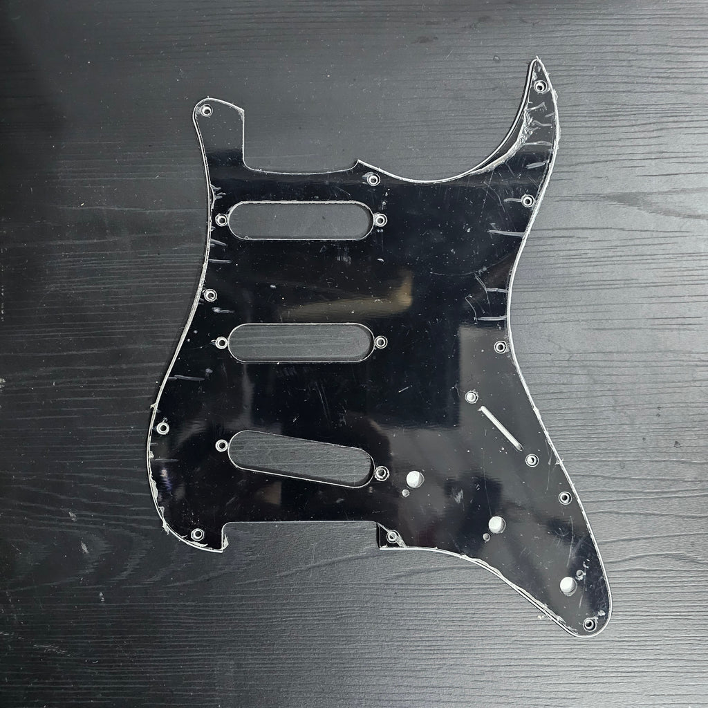 FENDER STRATOCASTER 3-PLY S-S-S BLACK PICKGUARD