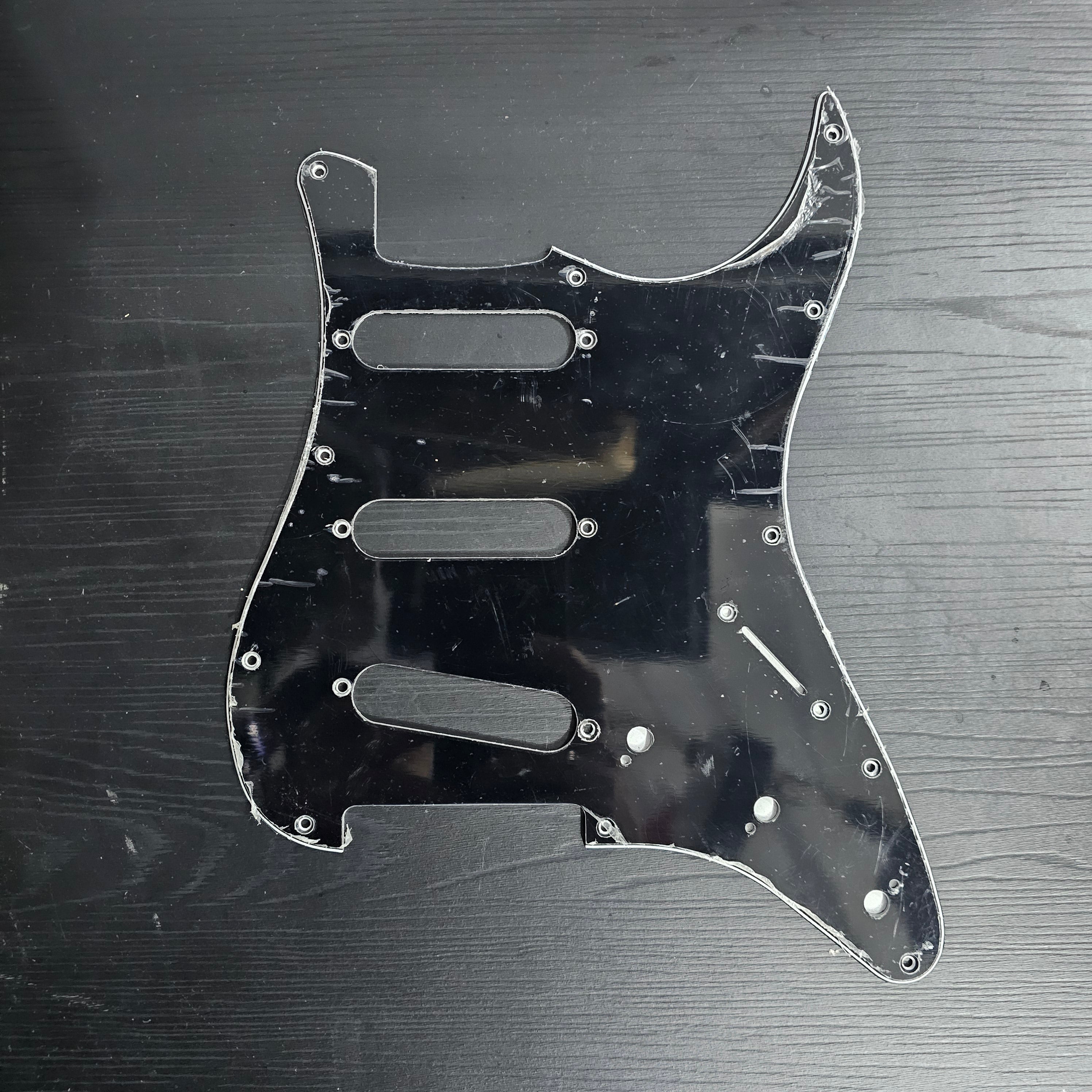 FENDER STRATOCASTER 3-PLY S-S-S BLACK PICKGUARD